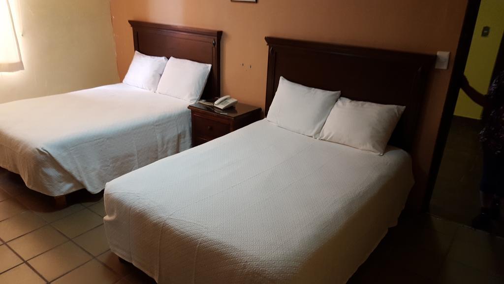 Hotel La Posta Монклова Номер фото